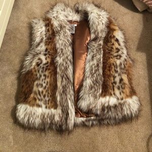 Medium worn fur sleeveless coat